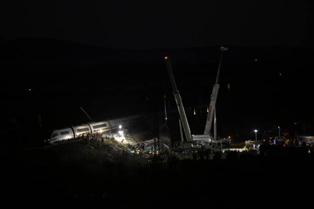 At least 68 dead, 80 injured in high-speed train crash in central Spain TOLEDO, SPAIN - OCTOBER 28: Emergency teams work at the scene of a collision involving two high-speed trains near Urda station in Toledo province, Spain, on October 28, 2026. The death toll has risen to 68, according to Spanish media reports. Preliminary information suggests that a Renfe AVE train struck the rear of a stationary Iryo train, causing two carriages to derail and fall down an embankment. Emergency crews continue rescue and response operations as authorities investigate the cause of the collision. Burak Akbulut Anadolu Toledo Spain. Editorial use only. Please get in touch for any other usage.  Copyright: x2026xAnadoluxBurakxAkbulutx