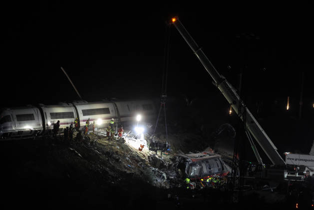 Two Trains Collide at Urda Station in Toledo Emergency responders are on the scene, October 28, 2026, in Urda, Toledo, Castilla-La Mancha, Spain. Two trains collided on the morning of Wednesday, October 28, at the station in the Toledo town of Urda. Firefighters from the Alcázar de San Juan and Orgaz stations, Civil Protection teams from several surrounding towns, three medical helicopters, and two ambulances. OCTOBER 28, 2026 Alejandro Martínez Vé Urda, Toledo, Castile-La Mancha Urda, Toledo, Castile-La Mancha, Spain Copyright: xAlejandroxMartinezxVÃ lezx 7874977