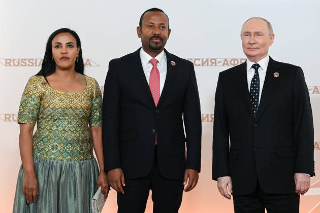 President Vladimir Putin officially greets heads of delegation at Russia-Africa Summit 9276259 28.10.2026 President Vladimir Putin during an official greeting ceremony for heads of delegation at the 3rd Russia-Africa Summit. Center: Prime Minister of Ethiopia Abiy Ahmed Ali and his wife, Zinash Tayachew. Alexandr Kryazhev Sputnik Crediting the source in the following order photographer s name Russia-Africa Summit and Economic and Humanitarian forum host ÑÄhoto agency is mandatory when using the photo Moscow Russia  Copyright: xAlexandrxKryazhevx
