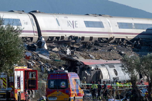 October 28, 2026, Urda, Toledo, Spain: October 28, 2026, Urda, Toledo, Spain: October 28, 2026, Urda, Toledo, Spain: At least 68 people have died and dozens more were injured after two high-speed passenger trains collided near Urda station in the province of Toledo on Wednesday morning, regional authorities confirmed. The catastrophe occurred at approximately 08:53 AM when a state-owned Renfe AVE train struck the rear of a stationary train operated by private carrier Iryo. More than 500 passengers were on board both convoys, which were traveling along the Madrid-Andalusia high-speed corridor. Spanish Transport Minister o¼ scar Puente stated that the collision followed a safety system failure, after which an inexplicable order was issu - ZUMAd308 20261028_zsp_d308_137 Copyright: xJuanxCarlosxLucasx