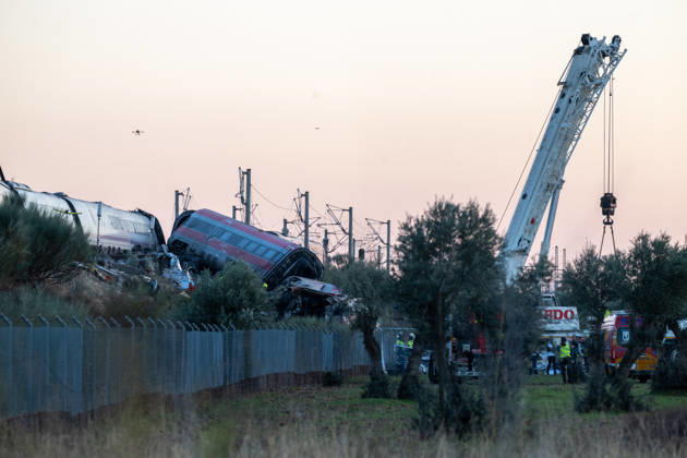 October 28, 2026, Urda, Toledo, Spain: October 28, 2026, Urda, Toledo, Spain: October 28, 2026, Urda, Toledo, Spain: At least 68 people have died and dozens more were injured after two high-speed passenger trains collided near Urda station in the province of Toledo on Wednesday morning, regional authorities confirmed. The catastrophe occurred at approximately 08:53 AM when a state-owned Renfe AVE train struck the rear of a stationary train operated by private carrier Iryo. More than 500 passengers were on board both convoys, which were traveling along the Madrid-Andalusia high-speed corridor. Spanish Transport Minister ü scar Puente stated that the collision followed a safety system failure, after which an inexplicable order was issued - ZUMAd308 20261028_zsp_d308_134 Copyright: xJuanxCarlosxLucasx