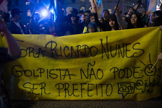 SãO PAULO, SP - 28.10.2026: ATO CONTRA RICARDO NUNES - Student movements are holding a protest this Wednesday (28) against Ricardo Nunes, mayor of São Paulo, at Viaduto do Chá, in front of the city hall. The head of the municipal executive is accused of failing to comply with a determination by the Electoral Court that required 100% of the bus fleet on the streets during the day of the second round of the 2026 Elections. x3040255x  RodileixMorais