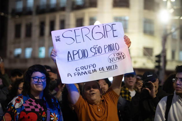 SãO PAULO, SP - 28.10.2026: ATO CONTRA RICARDO NUNES - Student movements are holding a protest this Wednesday (28) against Ricardo Nunes, mayor of São Paulo, at Viaduto do Chá, in front of the city hall. The head of the municipal executive is accused of failing to comply with a determination by the Electoral Court that required 100% of the bus fleet on the streets during the day of the second round of the 2026 Elections. x3040256x  RodileixMorais