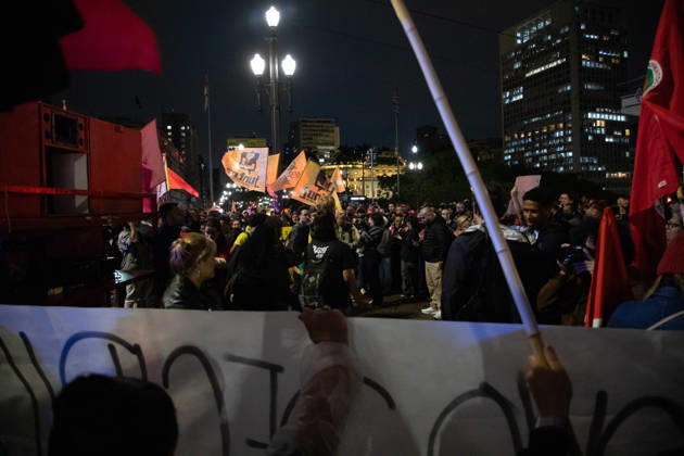 SãO PAULO, SP - 28.10.2026: ATO CONTRA RICARDO NUNES - Student movements are holding a protest this Wednesday (28) against Ricardo Nunes, mayor of São Paulo, at Viaduto do Chá, in front of the city hall. The head of the municipal executive is accused of failing to comply with a determination by the Electoral Court that required 100% of the bus fleet on the streets during the day of the second round of the 2026 Elections. x3040271x  RodileixMorais