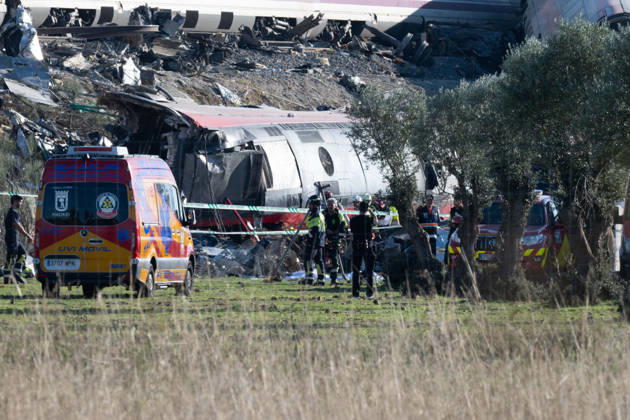 October 28, 2026, Urda, Toledo, Spain: October 28, 2026, Urda, Toledo, Spain: October 28, 2026, Urda, Toledo, Spain: At least 68 people have died and dozens more were injured after two high-speed passenger trains collided near Urda station in the province of Toledo on Wednesday morning, regional authorities confirmed. The catastrophe occurred at approximately 08:53 AM when a state-owned Renfe AVE train struck the rear of a stationary train operated by private carrier Iryo. More than 500 passengers were on board both convoys, which were traveling along the Madrid-Andalusia high-speed corridor. Spanish Transport Minister ü scar Puente stated that the collision followed a safety system failure, after which an inexplicable order was issued - ZUMAd308 20261028_zsp_d308_174 Copyright: xJuanxCarlosxLucasx