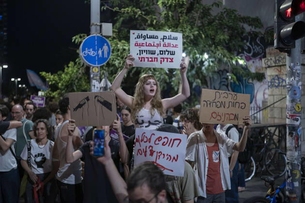 Protest to demand the formation of a joint Arab-Jewish government in Tel Aviv TEL AVIV, ISRAEL - OCTOBER 28: Left-wing Israelis gather to demand a joint government of Arabs and Jews and block roads in Tel Aviv, Israel on October 28, 2026. Mostafa Alkharouf Anadolu Tel Aviv Israel. Editorial use only. Please get in touch for any other usage.  Copyright: x2026xAnadoluxMostafaxAlkharoufx