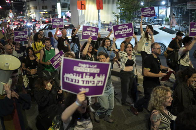 Protest to demand the formation of a joint Arab-Jewish government in Tel Aviv TEL AVIV, ISRAEL - OCTOBER 28: Left-wing Israelis gather to demand a joint government of Arabs and Jews and block roads in Tel Aviv, Israel on October 28, 2026. Mostafa Alkharouf Anadolu Tel Aviv Israel. Editorial use only. Please get in touch for any other usage.  Copyright: x2026xAnadoluxMostafaxAlkharoufx