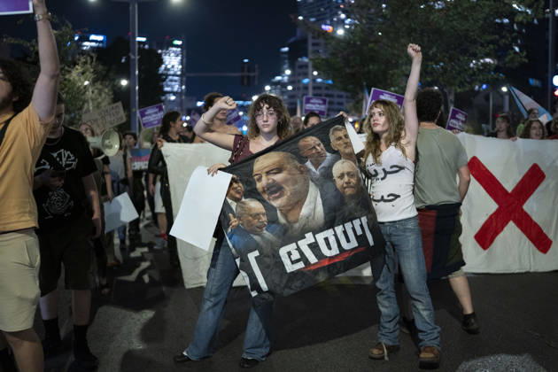 Protest to demand the formation of a joint Arab-Jewish government in Tel Aviv TEL AVIV, ISRAEL - OCTOBER 28: Left-wing Israelis gather to demand a joint government of Arabs and Jews and block roads in Tel Aviv, Israel on October 28, 2026. Mostafa Alkharouf Anadolu Tel Aviv Israel. Editorial use only. Please get in touch for any other usage.  Copyright: x2026xAnadoluxMostafaxAlkharoufx