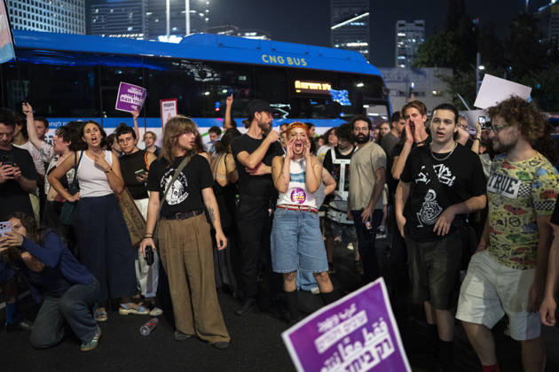 Protest to demand the formation of a joint Arab-Jewish government in Tel Aviv TEL AVIV, ISRAEL - OCTOBER 28: Left-wing Israelis gather to demand a joint government of Arabs and Jews and block roads in Tel Aviv, Israel on October 28, 2026. Mostafa Alkharouf Anadolu Tel Aviv Israel. Editorial use only. Please get in touch for any other usage.  Copyright: x2026xAnadoluxMostafaxAlkharoufx