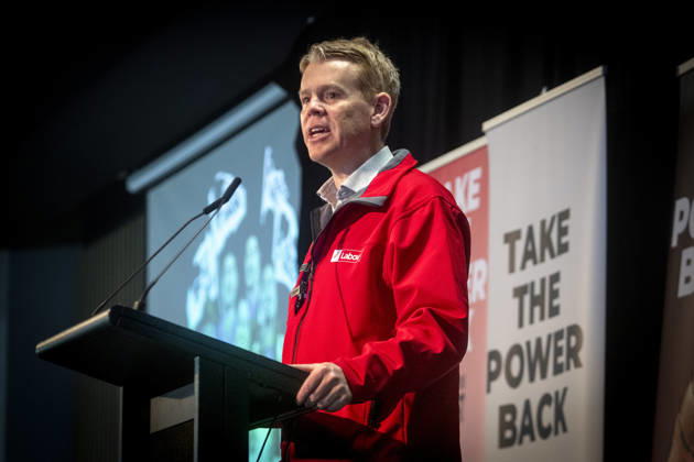 NZ ELECTION, Chris Hipkins, Leader of the Labour Party, speaks in Auckland, New Zealand, Thursday, October 29, 2026. New Zealanders have begun voting for their next government ahead of polling day on November 7. ( AUCKLAND New Zealand  Copyright: xChrisxMcKeenx 20261029143278200547