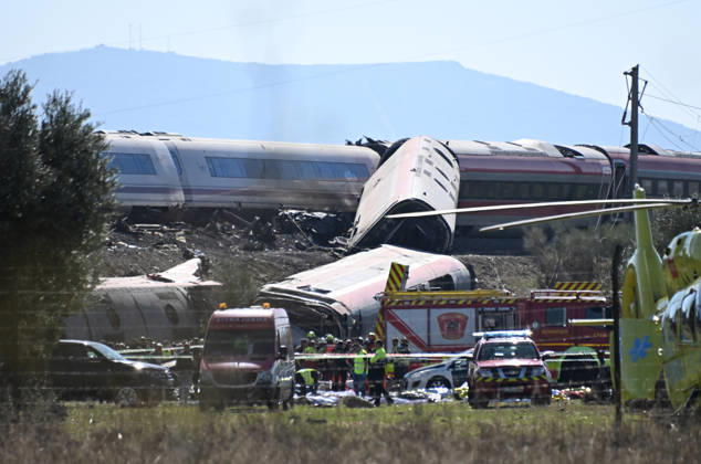 (261029) -- BEIJING, Oct. 29, 2026 -- This photo taken on Oct. 28, 2026 shows the site of a high-speed train collision in Toledo province, Spain. At least 68 people were killed and dozens of others injured in the train accident in central Spain. ) XINHUA PHOTOS OF THE DAY ChengxMin 