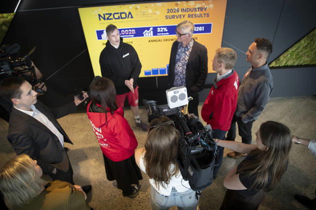 NZ ELECTION, Chris Hipkins, leader of the Labour Party, during a visit to video game designer RocketWerkz, in Auckland, New Zealand,, Thursday, October 29, 2026. New Zealanders have begun voting for their next government ahead of polling day on November 7. ( AUCKLAND AUCKLAND New Zealand  Copyright: xChrisxMcKeenx 20261029198983586154