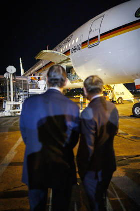 Johann Wadephul (CDU), Federal Minister of Foreign Affairs, visits Panama. Pictured here is the handover of relief supplies following the earthquake on October 9, 2026, to the Minister of Foreign Affairs of the Republic of Panama, Javier Martinez Acha Vasques, at Tocumen Airport in Panama City on October 28, 2026. Photographed on behalf of the Federal Foreign Office, Panama City, Panama Copyright: xThomasxImox