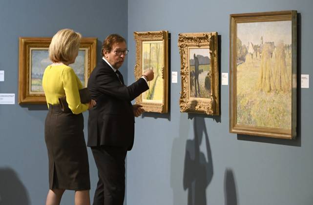 The Queen Visits La Boverie LIEGE, BELGIUM - OCTOBER 29 : Queen Mathilde visits the exhibition Impressionism: A Belgian Story at La Boverie in Liège. Through some 150 works, this exhibition highlights Belgian Impressionism, its ties to the great French masters, and the way Belgian artists revolutionized the depiction of reality through their use of light and color. Among other works, the Queen views pieces by Franz Courtens, Anna Boch, and Théo Van Rysselberghethree key figures of Belgian Impressionism. .on October 29, 2026 in Liege, Belgium, 29 10 2026 Liege Belgium  Copyright: xBertxVanxDenxBrouckex