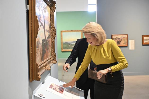 The Queen Visits La Boverie LIEGE, BELGIUM - OCTOBER 29 : Queen Mathilde visits the exhibition Impressionism: A Belgian Story at La Boverie in Liège. Through some 150 works, this exhibition highlights Belgian Impressionism, its ties to the great French masters, and the way Belgian artists revolutionized the depiction of reality through their use of light and color. Among other works, the Queen views pieces by Franz Courtens, Anna Boch, and Théo Van Rysselberghethree key figures of Belgian Impressionism. .on October 29, 2026 in Liege, Belgium, 29 10 2026 Liege Belgium  Copyright: xBertxVanxDenxBrouckex