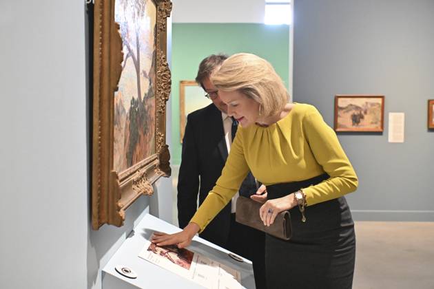 The Queen Visits La Boverie LIEGE, BELGIUM - OCTOBER 29 : Queen Mathilde visits the exhibition Impressionism: A Belgian Story at La Boverie in Liège. Through some 150 works, this exhibition highlights Belgian Impressionism, its ties to the great French masters, and the way Belgian artists revolutionized the depiction of reality through their use of light and color. Among other works, the Queen views pieces by Franz Courtens, Anna Boch, and Théo Van Rysselberghethree key figures of Belgian Impressionism. .on October 29, 2026 in Liege, Belgium, 29 10 2026 Liege Belgium  Copyright: xBertxVanxDenxBrouckex