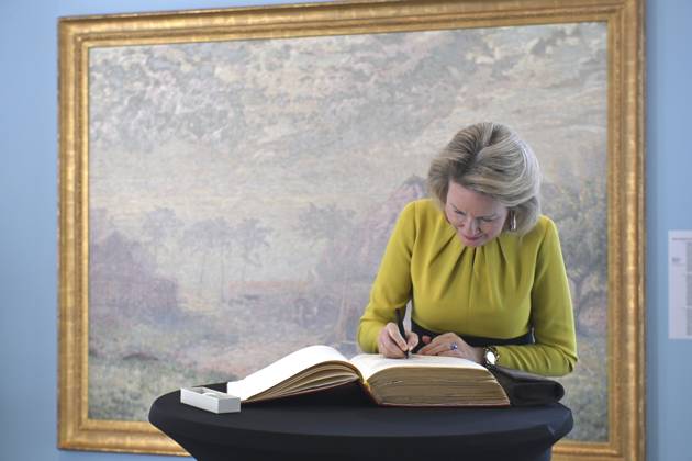 The Queen Visits La Boverie LIEGE, BELGIUM - OCTOBER 29 : Queen Mathilde visits the exhibition Impressionism: A Belgian Story at La Boverie in Liège. Through some 150 works, this exhibition highlights Belgian Impressionism, its ties to the great French masters, and the way Belgian artists revolutionized the depiction of reality through their use of light and color. Among other works, the Queen views pieces by Franz Courtens, Anna Boch, and Théo Van Rysselberghethree key figures of Belgian Impressionism. .on October 29, 2026 in Liege, Belgium, 29 10 2026 Liege Belgium  Copyright: xBertxVanxDenxBrouckex