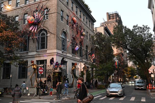 US Halloween Preparations 9276761 29.10.2026 A view shows a residential building decorated for the upcoming Halloween in New York City, the United States. Alexei Alekseyev Sputnik New York USA  Copyright: xAlexeixAlekseyevx