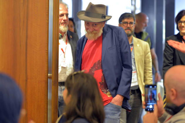 IPA90320552 - Lucca, October 29, 2026 Lucca Comics & Games celebrates 60 years of events dedicated to comics and their creators. Today in the Press Room, a meeting with American comic book artist Frank Miller, creator of DEVIL, ELEKTRA, and BATMAN. In the photo: Frank Miller™s arrival and moments from the press conference.  Copyright: xRobertoCappelloxfotografox xRobertoxCappellox IPA90320552