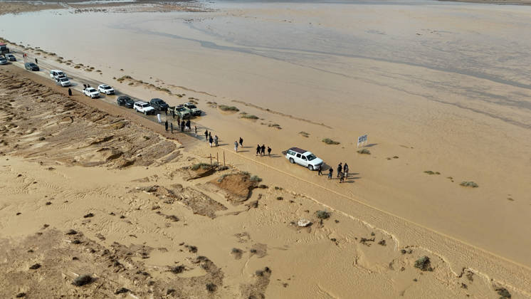 Floods kill 5, including 4 children, leave 5 missing in Syria DEIR EZ-ZOR, SYRIA - OCTOBER 29: Floodwaters cover sections of the main highway in Deir ez-Zor province, eastern Syria, following intense heavy rainfall on October 29, 2026. The flash flooding disrupted overland transportation across the region, leading to full and partial closures along key transit routes, including the M20 highway linking Deir ez-Zor to the capital, Damascus. Five people, including four children, were killed and five others are missing after heavy rainfall and flash floods hit several Syrian provinces, the Emergency and Disaster Management Ministry said Thursday. Ikrime el-Ali Anadolu Deir ez-zor Syria. Editorial use only. Please get in touch for any other us  Copyright: x2026xAnadoluxIkrimexel-Alix