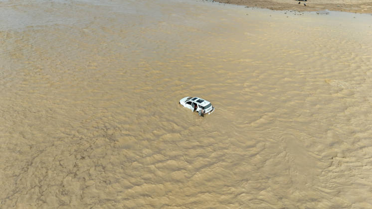 Floods kill 5, including 4 children, leave 5 missing in Syria DEIR EZ-ZOR, SYRIA - OCTOBER 29: Floodwaters cover sections of the main highway in Deir ez-Zor province, eastern Syria, following intense heavy rainfall on October 29, 2026. The flash flooding disrupted overland transportation across the region, leading to full and partial closures along key transit routes, including the M20 highway linking Deir ez-Zor to the capital, Damascus. Five people, including four children, were killed and five others are missing after heavy rainfall and flash floods hit several Syrian provinces, the Emergency and Disaster Management Ministry said Thursday. Ikrime el-Ali Anadolu Deir ez-zor Syria. Editorial use only. Please get in touch for any other us  Copyright: x2026xAnadoluxIkrimexel-Alix