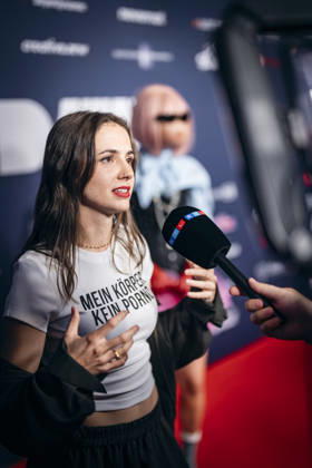Theresia Crone is taking a stand against digital violence at the Videodays gala i Copyright: xDominikxButzmannx