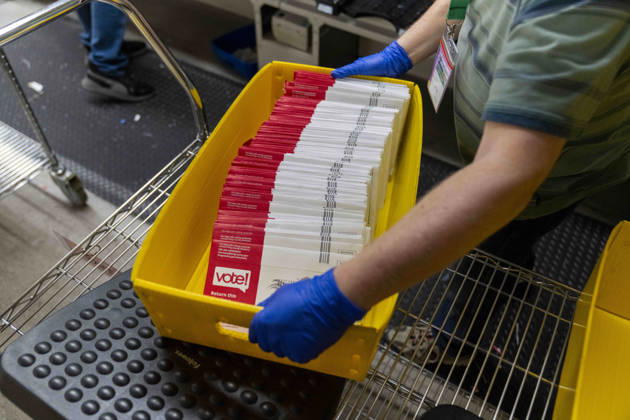 October 29, 2026, Renton, Washington, USA: Workers organize envelopes filled with voted ballots after a machine opens the envelopes in a secure room as 2026 mid-term election ballots are opened and counted at the King County Elections office in Renton, Washington, USA, on Thu., Oct. 29, 2026. Approximately 98% of votes cast in Washington state are mail-in ballots. Renton USA - ZUMAb344 20261029_znp_b344_035 Copyright: xM.xScottxBrauerx
