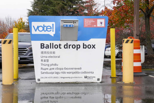 October 29, 2026, Renton, Washington, USA: A ballot drop box stands in the parking lot of the King County Elections office in Renton, Washington, USA, on Thu., Oct. 29, 2026. Approximately 98% of votes cast in Washington state are mail-in ballots. Renton USA - ZUMAb344 20261029_znp_b344_043 Copyright: xM.xScottxBrauerx