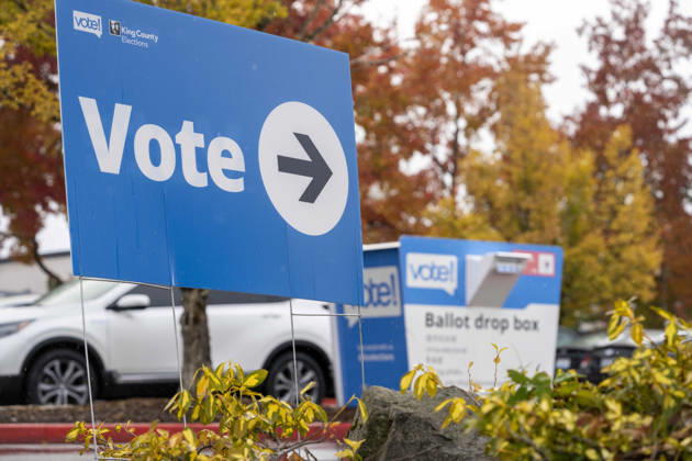 October 29, 2026, Renton, Washington, USA: A King County Elections sign reading Vote points the direction to a ballot drop box in a parking lot in Renton, Washington, USA, on Thu., Oct. 29, 2026. Approximately 98% of votes cast in Washington state are mail-in ballots. Renton USA - ZUMAb344 20261029_znp_b344_047 Copyright: xM.xScottxBrauerx