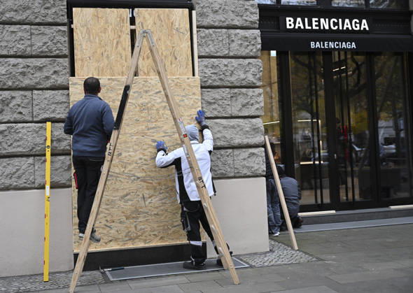 Stores in Berlin board Up windows ahead of nationwide youth protests??????? BERLIN, GERMANY - OCTOBER 30: Some shops take precautionary security measures ahead of youth demonstrations planned nationwide tomorrow by the initiative Gen Z regelt (Gen Z Takes Charge) in Berlin, Germany on October 30, 2026. Storefronts along the city s famous Kurfurstendamm shopping street are covered with wooden panels to prevent potential damage. Halil Sagirkaya Anadolu Berlin Germany. Editorial use only. Please get in touch for any other usage.  Copyright: x2026xAnadoluxHalilxSagirkayax