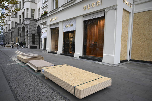 Stores in Berlin board Up windows ahead of nationwide youth protests??????? BERLIN, GERMANY - OCTOBER 30: Some shops take precautionary security measures ahead of youth demonstrations planned nationwide tomorrow by the initiative Gen Z regelt (Gen Z Takes Charge) in Berlin, Germany on October 30, 2026. Storefronts along the city s famous Kurfurstendamm shopping street are covered with wooden panels to prevent potential damage. Halil Sagirkaya Anadolu Berlin Germany. Editorial use only. Please get in touch for any other usage.  Copyright: x2026xAnadoluxHalilxSagirkayax