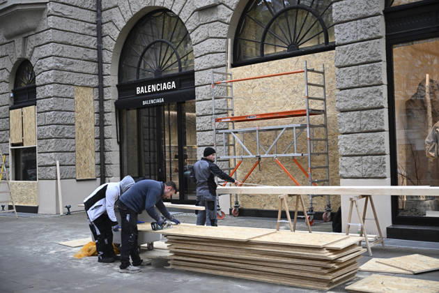 Stores in Berlin board Up windows ahead of nationwide youth protests??????? BERLIN, GERMANY - OCTOBER 30: Some shops take precautionary security measures ahead of youth demonstrations planned nationwide tomorrow by the initiative Gen Z regelt (Gen Z Takes Charge) in Berlin, Germany on October 30, 2026. Storefronts along the city s famous Kurfurstendamm shopping street are covered with wooden panels to prevent potential damage. Halil Sagirkaya Anadolu Berlin Germany. Editorial use only. Please get in touch for any other usage.  Copyright: x2026xAnadoluxHalilxSagirkayax