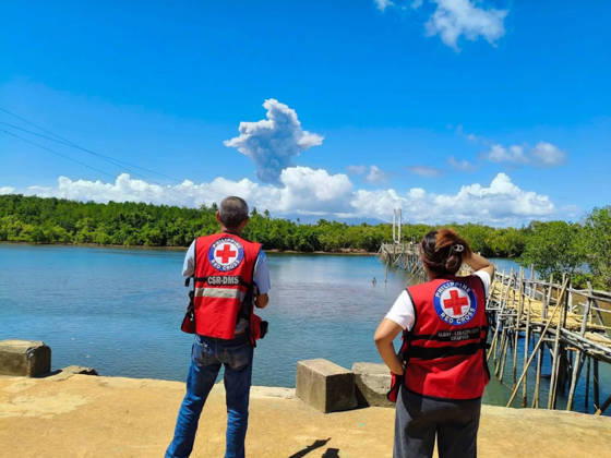 Philippine Mayon Volcano erupted, sending ashes to 3000m high ALBAY, PHILIPPINES - OCTOBER 30: (----EDITORIAL USE ONLY - MANDATORY CREDIT - PHILIPPINE RED CROSS HANDOUT - NO MARKETING NO ADVERTISING CAMPAIGNS - DISTRIBUTED AS A SERVICE TO CLIENTS----) The Mayon Volcano erupted on October 30 local time, sending grey ashes 3000 meters into the sky, in Malilipot, Albay, Philippines, on October 30, 2026. Authorities have raised the alert to Level 3, indicating an increased possibility of hazardous eruption, following the moderately explosive eruption earlier today. Philippine Red Cross Handout Anadolu Albay Philippines. Editorial use only. Please get in touch for any other usage. Copyright: x2026xAnadoluxPhilippinexRedxCrossx xHandoutx