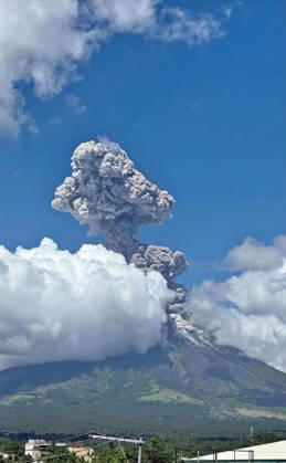 Philippine Mayon Volcano erupted, sending ashes to 3000m high ALBAY, PHILIPPINES - OCTOBER 30: (----EDITORIAL USE ONLY - MANDATORY CREDIT - PHILIPPINE RED CROSS HANDOUT - NO MARKETING NO ADVERTISING CAMPAIGNS - DISTRIBUTED AS A SERVICE TO CLIENTS----) The Mayon Volcano erupted on October 30 local time, sending grey ashes 3000 meters into the sky, in Malilipot, Albay, Philippines, on October 30, 2026. Authorities have raised the alert to Level 3, indicating an increased possibility of hazardous eruption, following the moderately explosive eruption earlier today. Philippine Red Cross Handout Anadolu Albay Philippines. Editorial use only. Please get in touch for any other usage. Copyright: x2026xAnadoluxPhilippinexRedxCrossx xHandoutx