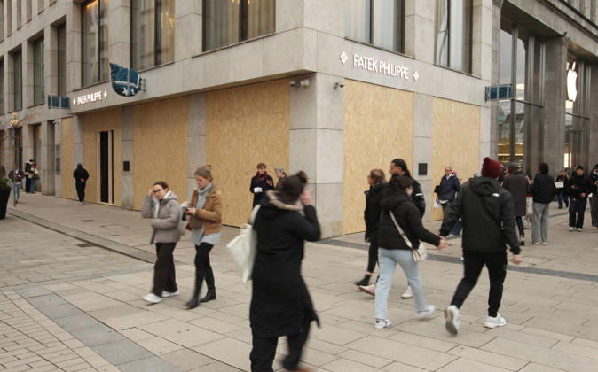 Patek Philippe store on Neuer Wall The store s windows were barricaded with wooden panels out of fear of vandalism during Saturday s Gen Z demonstration in downtown Hamburg. Hamburg s Old Town