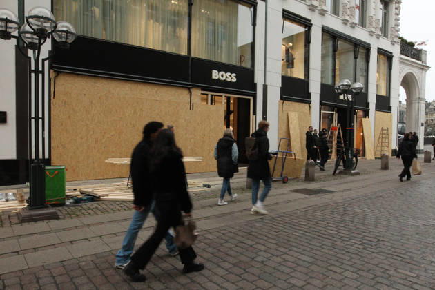 Hugo Boss store on Neuer Wall. The store s windows were barricaded with wooden panels out of fear of vandalism during Saturday s Gen Z demonstration in downtown Hamburg. Hamburg s Old Town