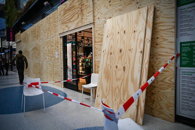 Shops take precautions ahead of possible protests in the Hague THE HAGUE, NETHERLANDS - OCTOBER 30: Shops in the city center board up their storefronts with wooden panels as a precaution over possible demonstrations and disturbances in several Dutch cities in the Hague, Netherlands on October 30, 2026. Mouneb Taim Anadolu The Hague Netherlands. Editorial use only. Please get in touch for any other usage.  Copyright: x2026xAnadoluxMounebxTaimx