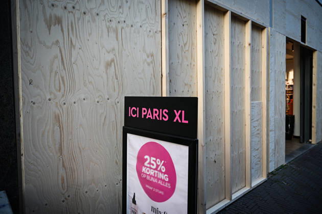Shops take precautions ahead of possible protests in the Hague THE HAGUE, NETHERLANDS - OCTOBER 30: Shops in the city center board up their storefronts with wooden panels as a precaution over possible demonstrations and disturbances in several Dutch cities in the Hague, Netherlands on October 30, 2026. Mouneb Taim Anadolu The Hague Netherlands. Editorial use only. Please get in touch for any other usage.  Copyright: x2026xAnadoluxMounebxTaimx