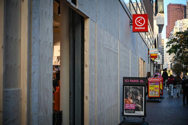 Shops take precautions ahead of possible protests in the Hague THE HAGUE, NETHERLANDS - OCTOBER 30: Shops in the city center board up their storefronts with wooden panels as a precaution over possible demonstrations and disturbances in several Dutch cities in the Hague, Netherlands on October 30, 2026. Mouneb Taim Anadolu The Hague Netherlands. Editorial use only. Please get in touch for any other usage.  Copyright: x2026xAnadoluxMounebxTaimx