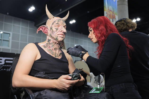October 30, 2026, Los Angeles, California, USA: A makeup artist applies prosthetics at the LA Comic Con on October 29, 2026 at the Los Angeles Convention Center in Los Angeles, California. ARIANA RUIZ PI Los Angeles USA  - ZUMAp124 20261030_zaa_p124_013 Copyright: xArianaxRuizx