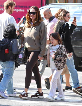 Exclusive - Tamara Ecclestone out in New York Exclusive. English socialist Tamara Ecclestone with her daughter and husband Jay Rutland are strolling and shopping in Soho, they are having lunch at Jack s Wife Freda in New York, NY on October 30, 2026. Photo by Dylan Travis ABACAPRESS.COM New York NY  Copyright: xDylanxTravis ABACAx