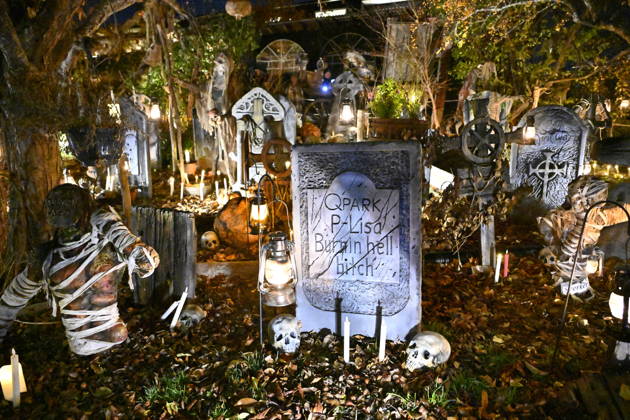STOCKHOLM, SWEDEN 20261030 A family in Huddinge, south of Stockholm, has decorated their garden with tombstones, handmade zombies, and spooky decorations for Halloween STOCKHOLM SWEDEN x10040x  Copyright: xAndersxWiklund TTx HALLOWEEN SWEDEN wv4HoCN9WrI
