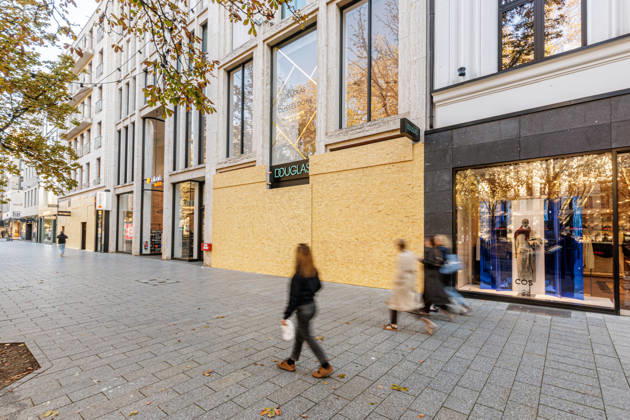October 31, 2026 Düsseldorf Gen Z Protest: Stores on the Kö are barricaded Düsseldorf Königsallee (Kö) North Rhine-Westphalia Germany