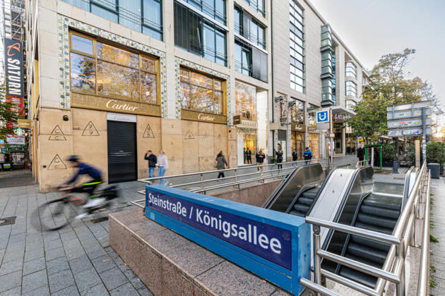 October 31, 2026 Düsseldorf Gen Z Protest: Stores on the Kö are barricaded Düsseldorf Königsallee (Kö) North Rhine-Westphalia Germany