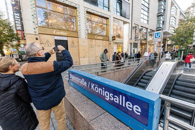 October 31, 2026 Düsseldorf Gen Z Protest: Stores on the Kö are barricaded Düsseldorf Königsallee (Kö) North Rhine-Westphalia Germany