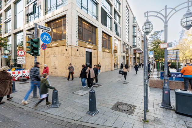 October 31, 2026 Düsseldorf Gen Z Protest: Stores on the Kö are barricaded Düsseldorf Königsallee (Kö) North Rhine-Westphalia Germany