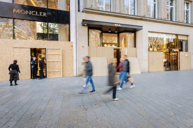 October 31, 2026 Düsseldorf Gen Z Protest: Stores on the Kö are barricaded Düsseldorf Königsallee (Kö) North Rhine-Westphalia Germany