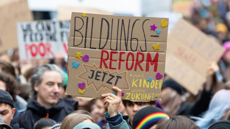 Gen Z Regelt: Hundreds March Through the Old Town and Südstadt, Nuremberg, October 31, 2026. At the demonstration organized by the Gen Z Regelt initiative, a participant holds up a cardboard sign reading Education Reform Now. The nationwide initiative is calling for more funding for education and hea 20261031-1V9A3944-M4000