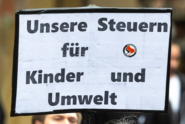 Gen Z Regels: Hundreds March Through the Old Town and Südstadt, Nuremberg, October 31, 2026. During a protest organized by the Gen Z Regels initiative, a demonstrator holds up a sign reading Our Taxes for Children and the Environment. The nationwide initiative is calling for more funding for 20261031-1V9A3965-M4000