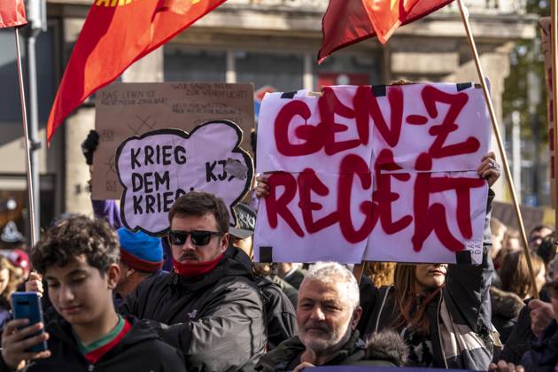 A demonstration organized by the group GenZ in downtown Essen, modeled after youth protests in France and elsewhere, protested against dilapidated schools, conscription, rising prices, cuts to social services, surveillance, right-wing pressure, and the government; over
